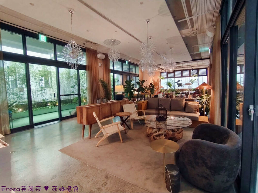 台中市西區台中飯店【嬉行旅】草悟道人氣森林系渡假飯店.綠植大廳拍好拍滿.獨特的陽台衛浴空間│勤美誠品│審計新村