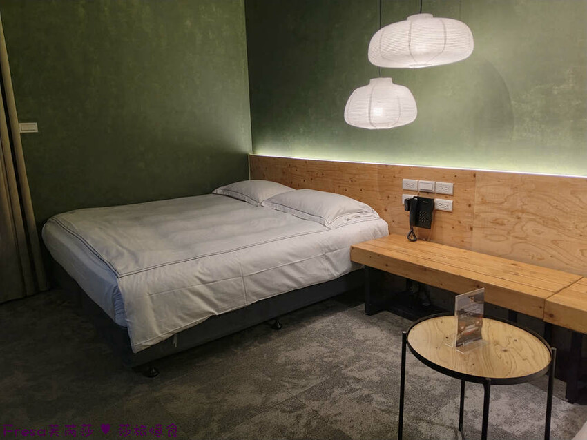 台中市西區台中飯店【嬉行旅】草悟道人氣森林系渡假飯店.綠植大廳拍好拍滿.獨特的陽台衛浴空間│勤美誠品│審計新村