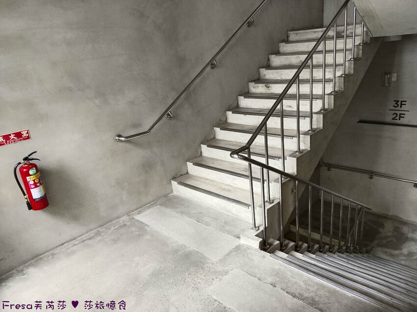 台中市西區台中飯店【嬉行旅】草悟道人氣森林系渡假飯店.綠植大廳拍好拍滿.獨特的陽台衛浴空間│勤美誠品│審計新村