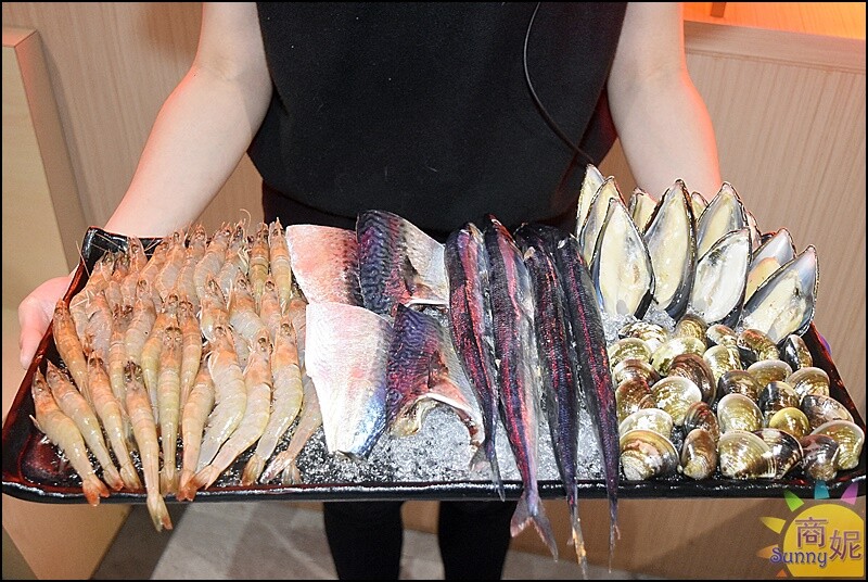 築崎火鍋。台中吃到飽火烤兩吃220元起!海陸吃到飽太享受.還有糖葫蘆烤串也太可愛了-商妮吃喝遊樂