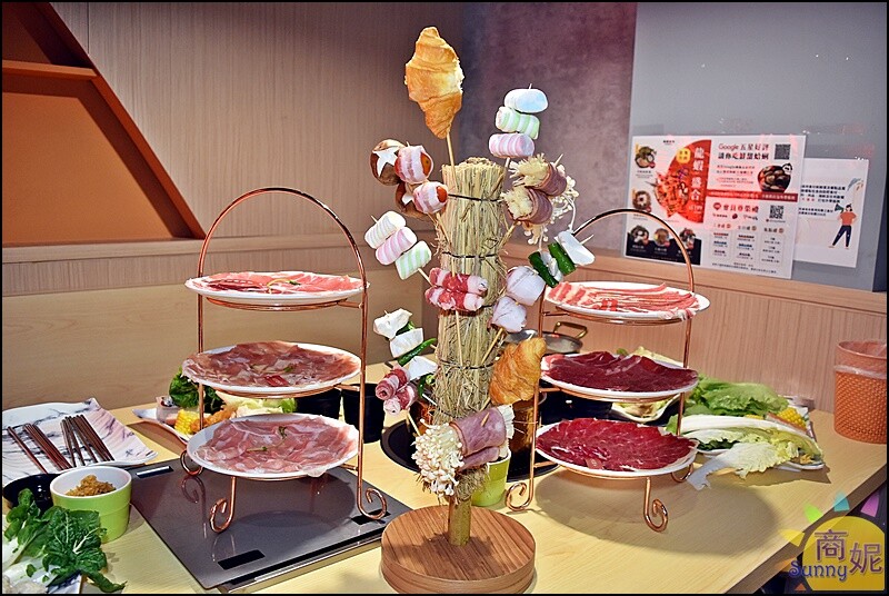 築崎火鍋。台中吃到飽火烤兩吃220元起!海陸吃到飽太享受.還有糖葫蘆烤串也太可愛了-商妮吃喝遊樂