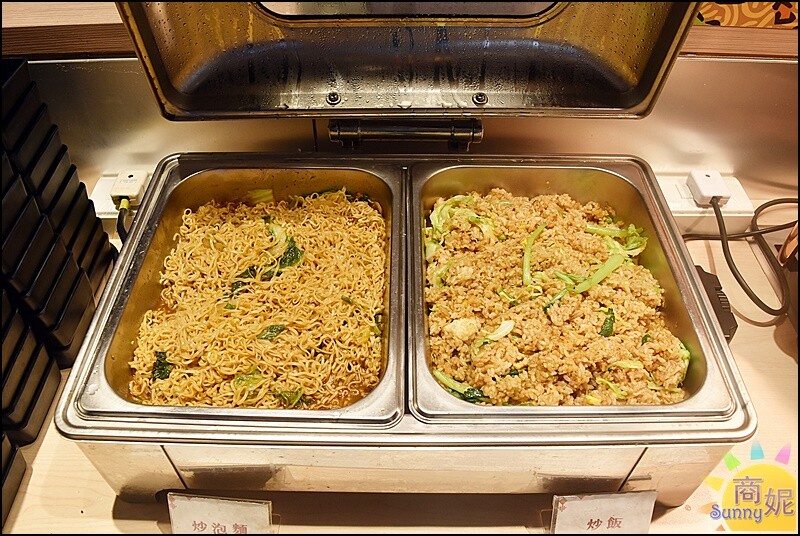 築崎火鍋。台中吃到飽火烤兩吃220元起!海陸吃到飽太享受.還有糖葫蘆烤串也太可愛了-商妮吃喝遊樂