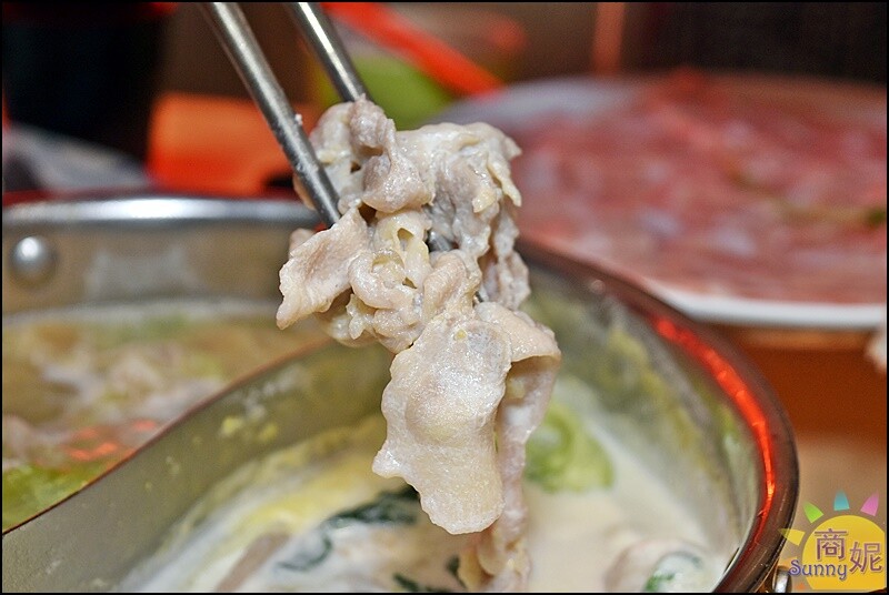 築崎火鍋。台中吃到飽火烤兩吃220元起!海陸吃到飽太享受.還有糖葫蘆烤串也太可愛了-商妮吃喝遊樂