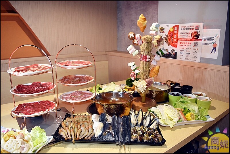 築崎火鍋。台中吃到飽火烤兩吃220元起!海陸吃到飽太享受.還有糖葫蘆烤串也太可愛了-商妮吃喝遊樂