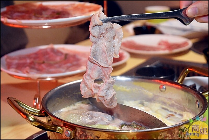 築崎火鍋。台中吃到飽火烤兩吃220元起!海陸吃到飽太享受.還有糖葫蘆烤串也太可愛了-商妮吃喝遊樂