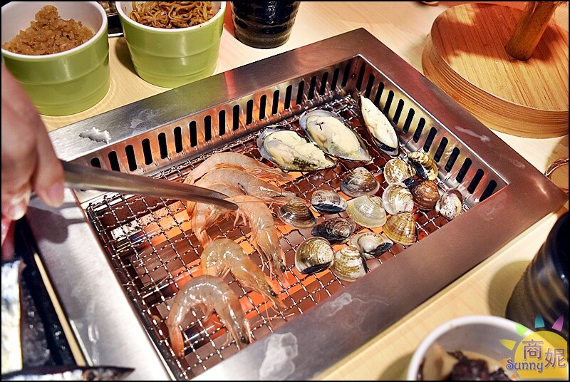 築崎火鍋。台中吃到飽火烤兩吃220元起!海陸吃到飽太享受.還有糖葫蘆烤串也太可愛了-商妮吃喝遊樂