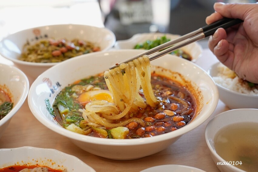 新北五股｜一面之緣楚襄麵食館～新開幕！湖北道地美食，酸辣粉、