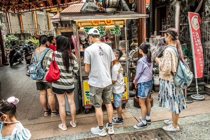 深坑老街！芭樂嬌七里香，極品烤雞屁股，大排長龍的必吃美味，錯過可惜