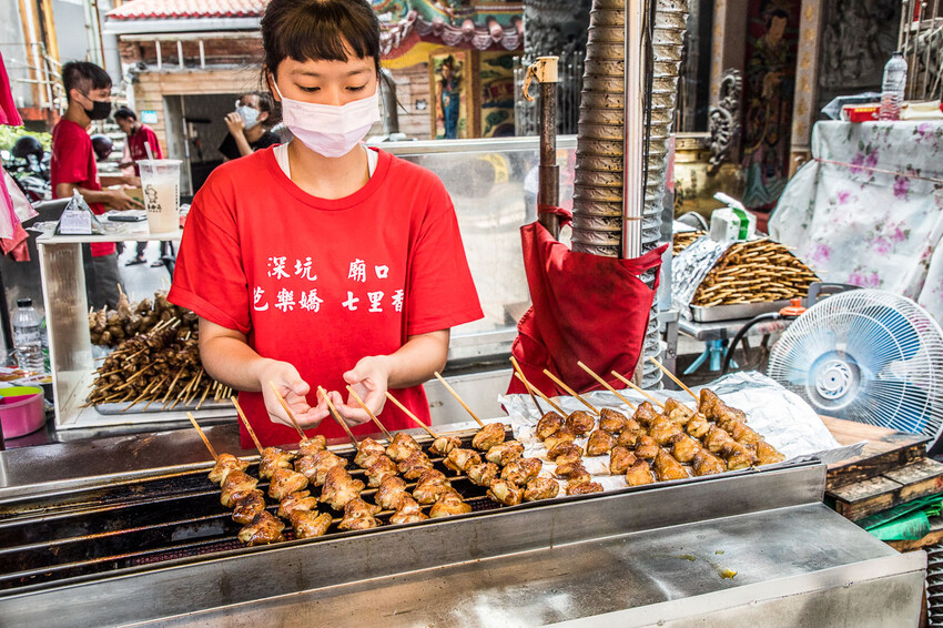 深坑老街！芭樂嬌七里香，極品烤雞屁股，大排長龍的必吃美味，錯過可惜