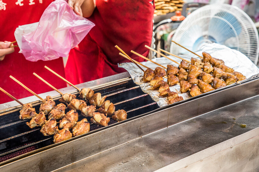 深坑老街！芭樂嬌七里香，極品烤雞屁股，大排長龍的必吃美味，錯過可惜
