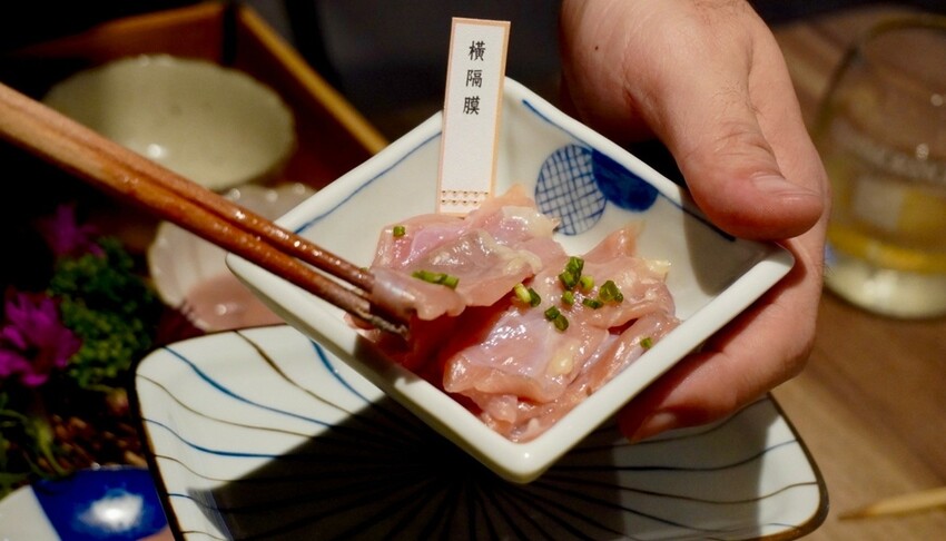 優喜鍋物專門店 鍋烤兩吃精緻饗宴~ 招牌必點: 全台獨家全雞火鍋 北海道F1和牛 招牌雞肝慕斯附炭烤麵包 3倍厚自製蛋餃 烤雞肉丸 特製雞肉飯 日本清酒 台北必吃這一鍋 給懂吃的你!!!