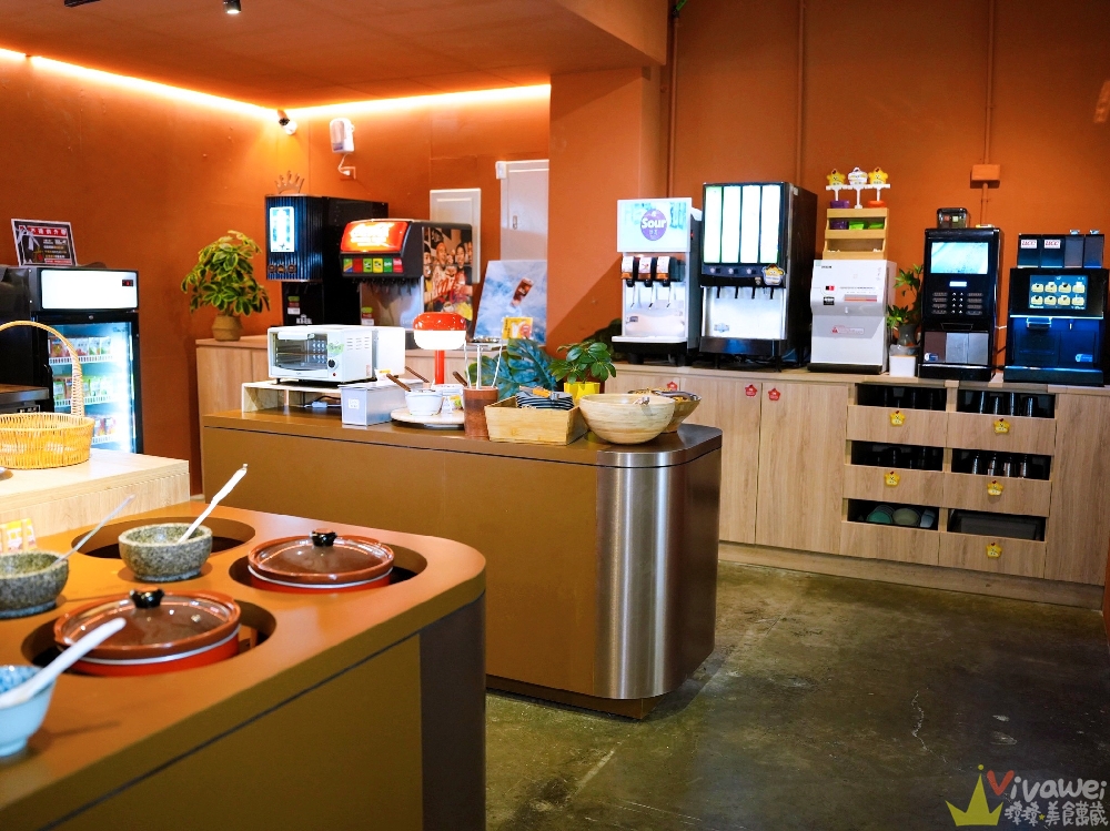 【月團圓雞湯火鍋】火鍋控必收!2025全新裝潢自助吧大升級!個人獨享鴛鴦鍋~蔬菜品項豐富~高品質鍋物專賣!