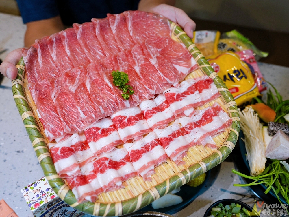 【月團圓雞湯火鍋】火鍋控必收!2025全新裝潢自助吧大升級!個人獨享鴛鴦鍋~蔬菜品項豐富~高品質鍋物專賣!