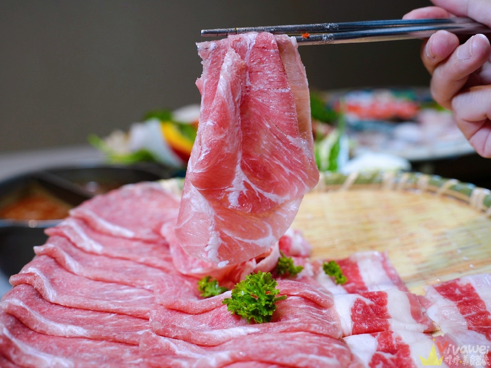 【月團圓雞湯火鍋】火鍋控必收!2025全新裝潢自助吧大升級!個人獨享鴛鴦鍋~蔬菜品項豐富~高品質鍋物專賣!