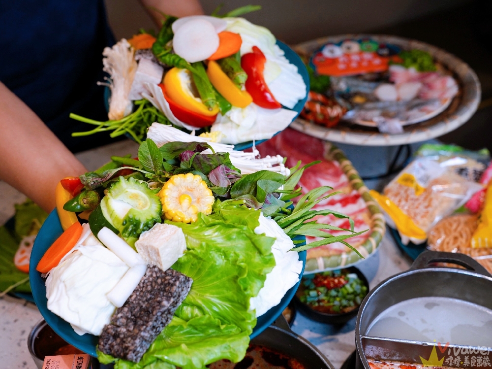 【月團圓雞湯火鍋】火鍋控必收!2025全新裝潢自助吧大升級!個人獨享鴛鴦鍋~蔬菜品項豐富~高品質鍋物專賣!