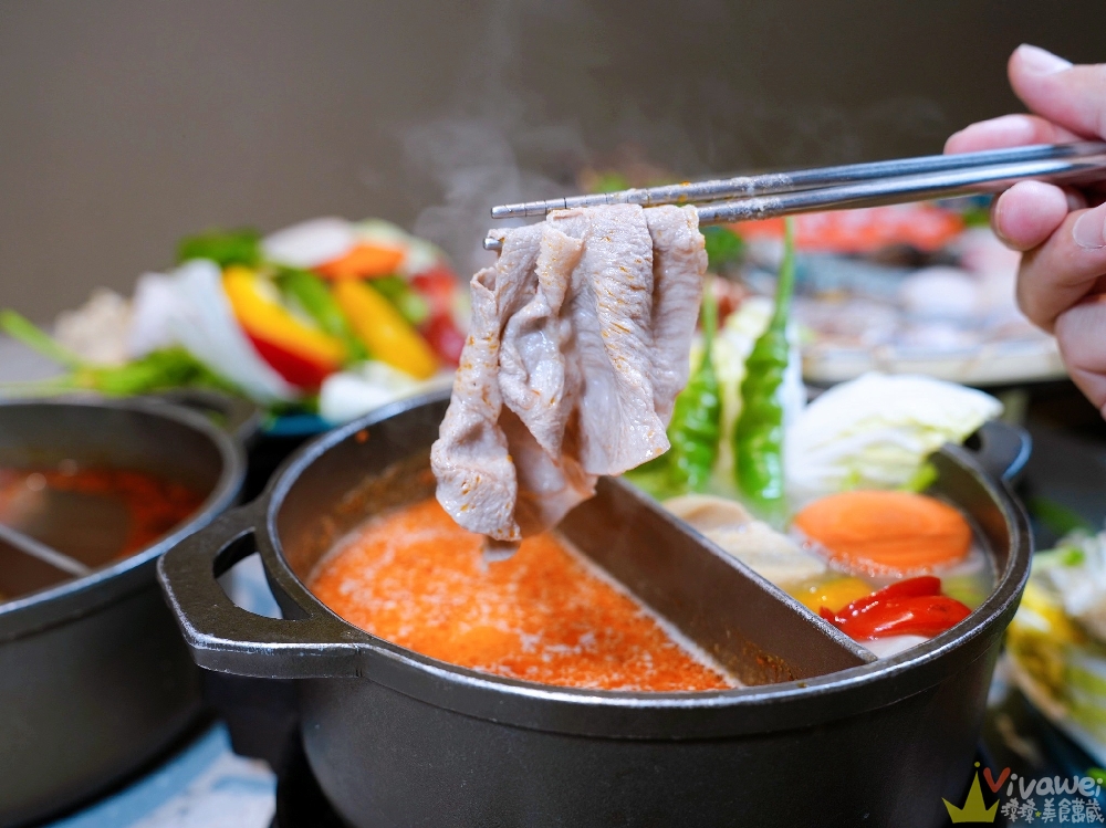 【月團圓雞湯火鍋】火鍋控必收!2025全新裝潢自助吧大升級!個人獨享鴛鴦鍋~蔬菜品項豐富~高品質鍋物專賣!