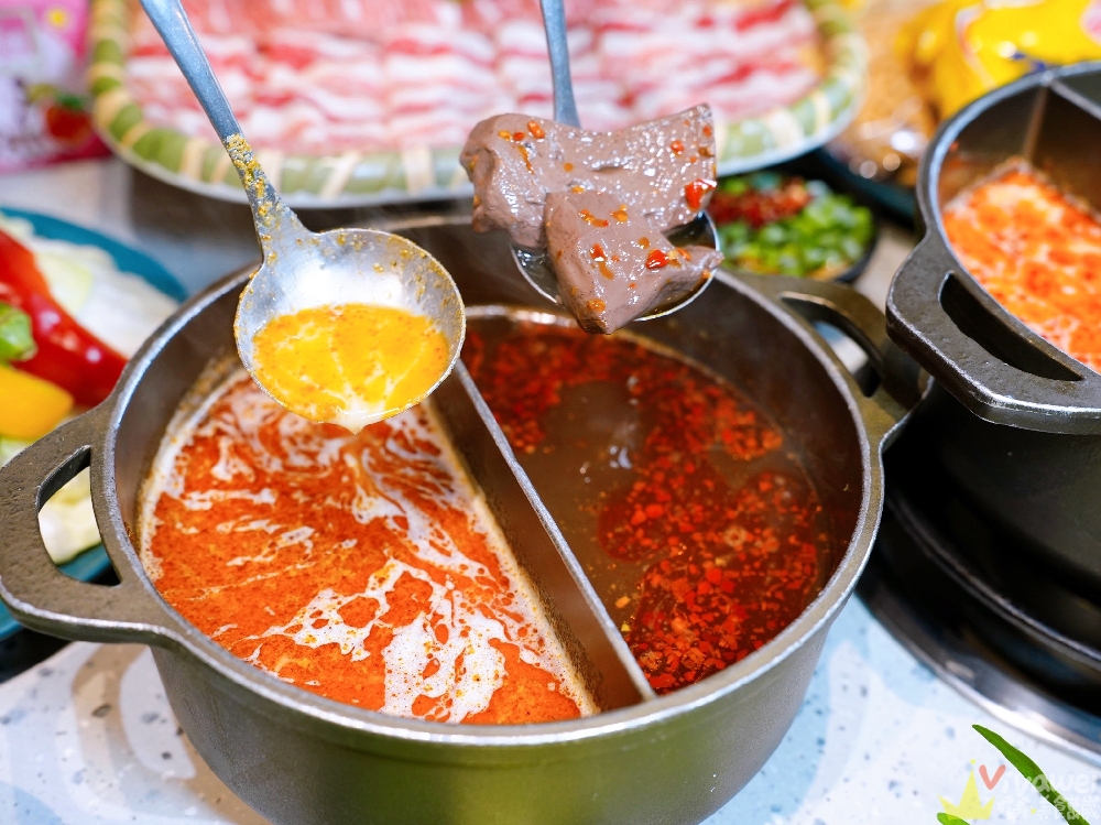 【月團圓雞湯火鍋】火鍋控必收!2025全新裝潢自助吧大升級!個人獨享鴛鴦鍋~蔬菜品項豐富~高品質鍋物專賣!