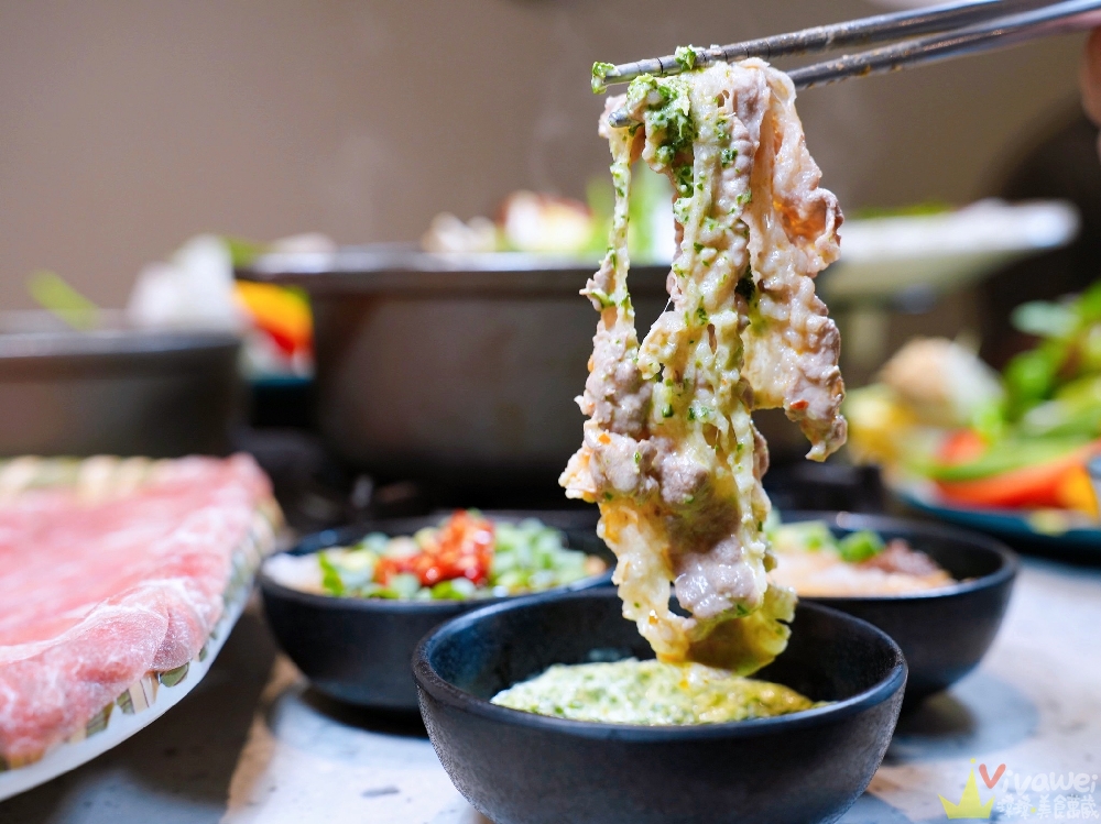 【月團圓雞湯火鍋】火鍋控必收!2025全新裝潢自助吧大升級!個人獨享鴛鴦鍋~蔬菜品項豐富~高品質鍋物專賣!