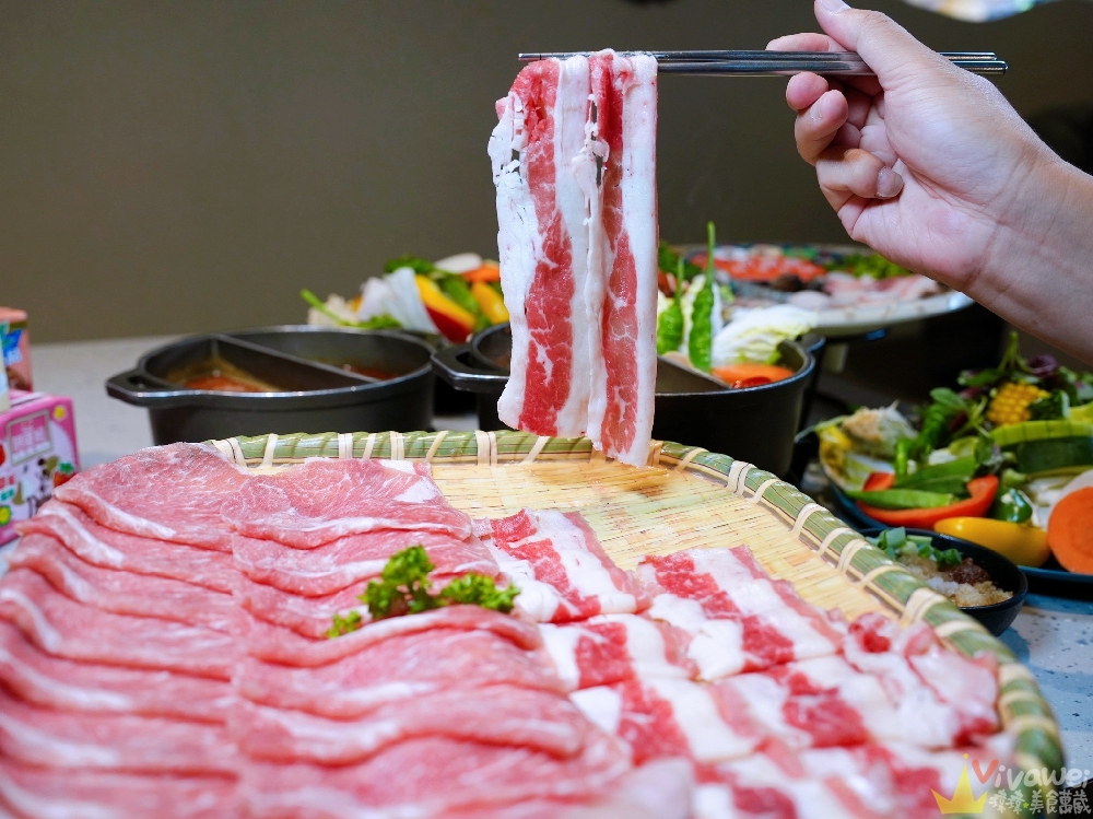 【月團圓雞湯火鍋】火鍋控必收!2025全新裝潢自助吧大升級!個人獨享鴛鴦鍋~蔬菜品項豐富~高品質鍋物專賣!