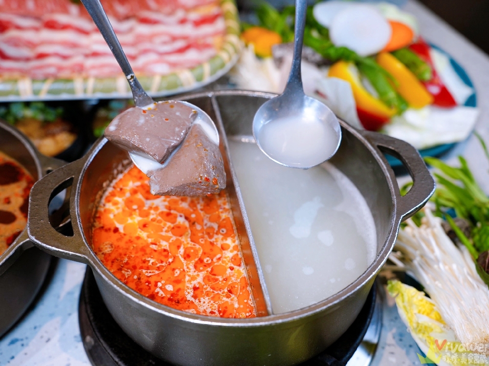 【月團圓雞湯火鍋】火鍋控必收!2025全新裝潢自助吧大升級!個人獨享鴛鴦鍋~蔬菜品項豐富~高品質鍋物專賣!