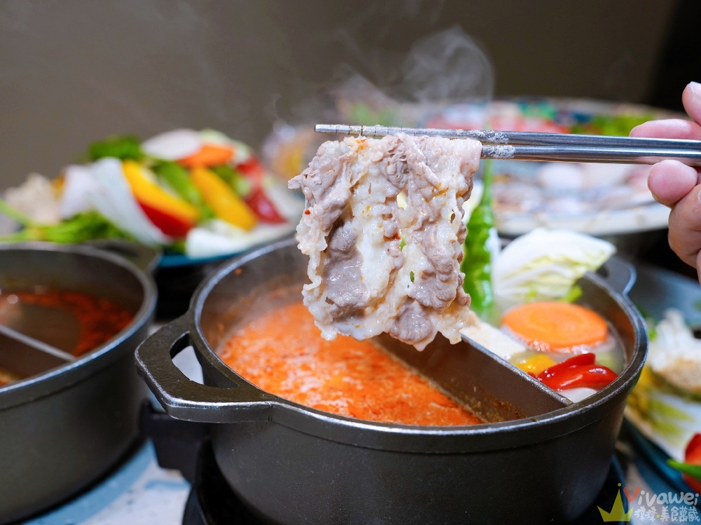 【月團圓雞湯火鍋】火鍋控必收!2025全新裝潢自助吧大升級!個人獨享鴛鴦鍋~蔬菜品項豐富~高品質鍋物專賣!