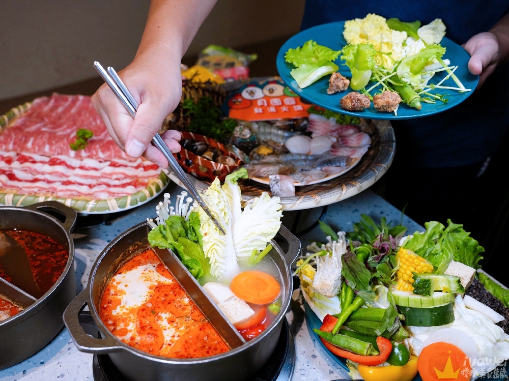 【月團圓雞湯火鍋】火鍋控必收!2025全新裝潢自助吧大升級!個人獨享鴛鴦鍋~蔬菜品項豐富~高品質鍋物專賣!