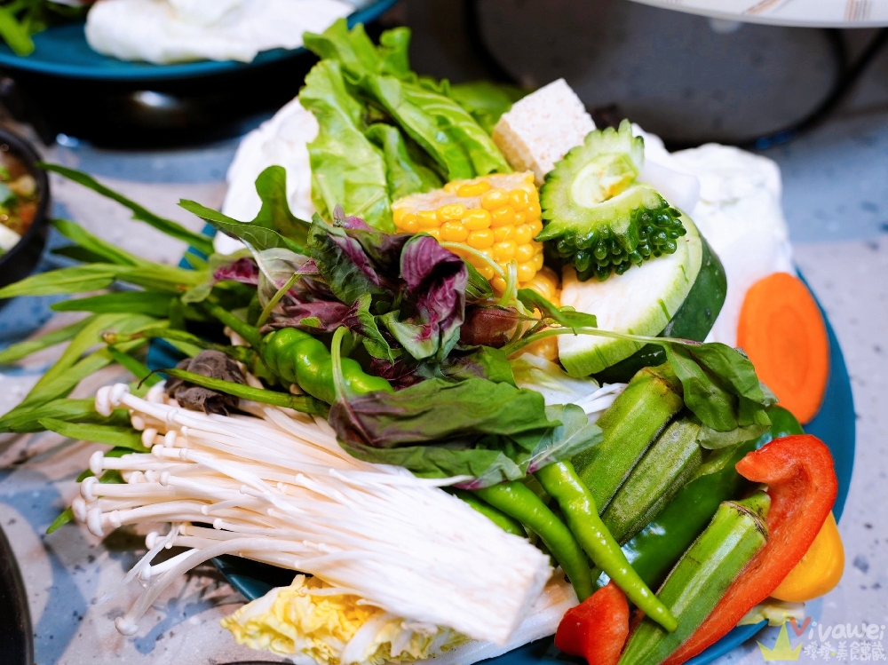 【月團圓雞湯火鍋】火鍋控必收!2025全新裝潢自助吧大升級!個人獨享鴛鴦鍋~蔬菜品項豐富~高品質鍋物專賣!