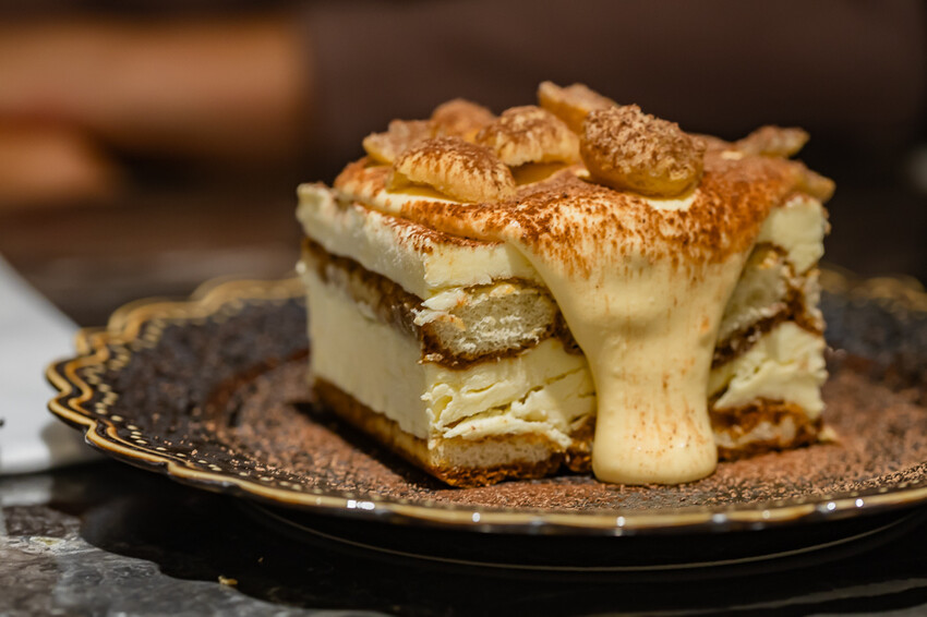 高雄市前金區A-GRILL牛排餐酒館 x 乾式熟成牛排新地標 | 慶生約會首選