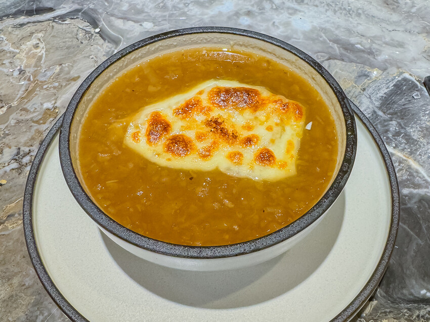 高雄市前金區A-GRILL牛排餐酒館 x 乾式熟成牛排新地標 | 慶生約會首選