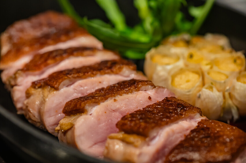 高雄市前金區A-GRILL牛排餐酒館 x 乾式熟成牛排新地標 | 慶生約會首選