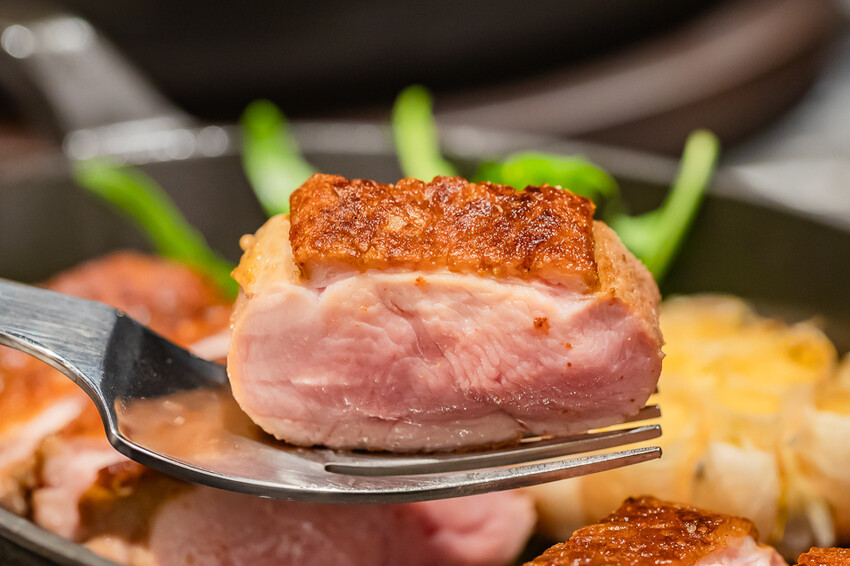 高雄市前金區A-GRILL牛排餐酒館 x 乾式熟成牛排新地標 | 慶生約會首選