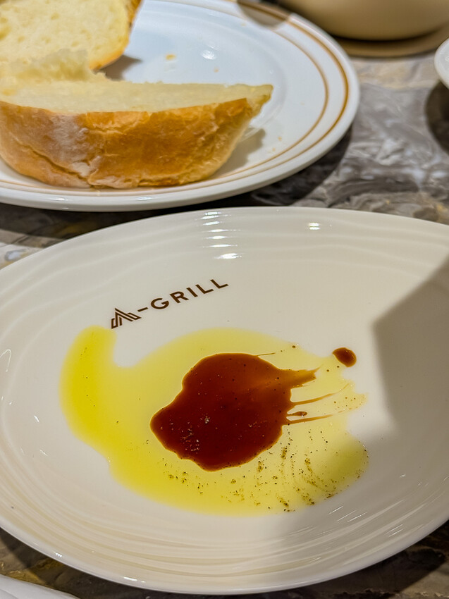 高雄市前金區A-GRILL牛排餐酒館 x 乾式熟成牛排新地標 | 慶生約會首選