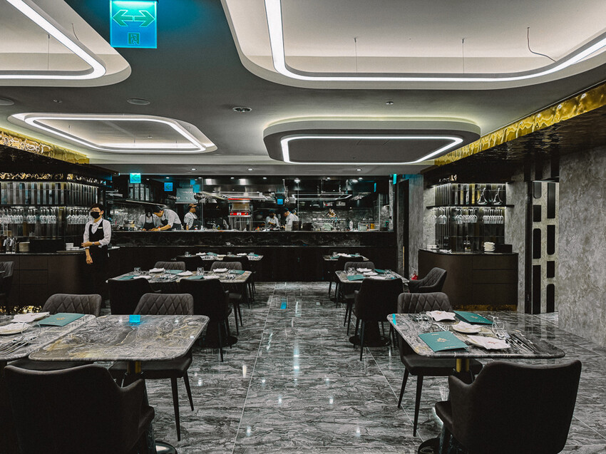 高雄市前金區A-GRILL牛排餐酒館 x 乾式熟成牛排新地標 | 慶生約會首選