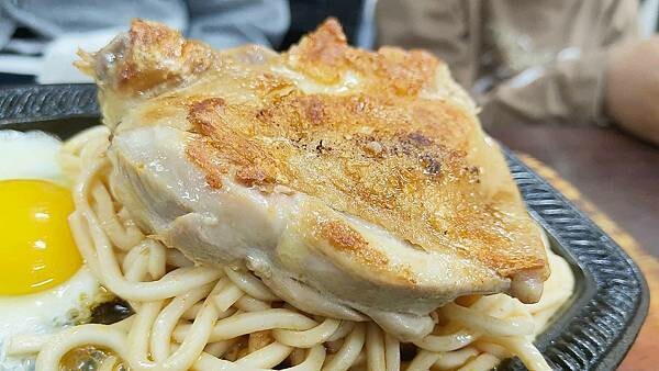 新北市板橋區超讚牛排館|CP值爆表!好吃便宜又超厚的平價牛排