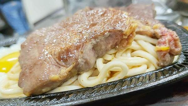 新北市板橋區超讚牛排館|CP值爆表!好吃便宜又超厚的平價牛排