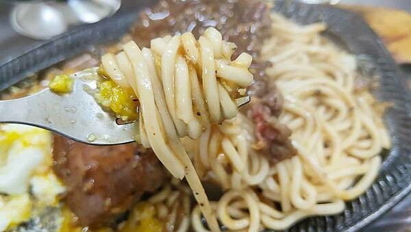 新北市板橋區超讚牛排館|CP值爆表!好吃便宜又超厚的平價牛排