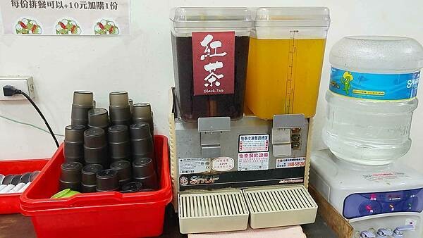 新北市板橋區超讚牛排館|CP值爆表!好吃便宜又超厚的平價牛排