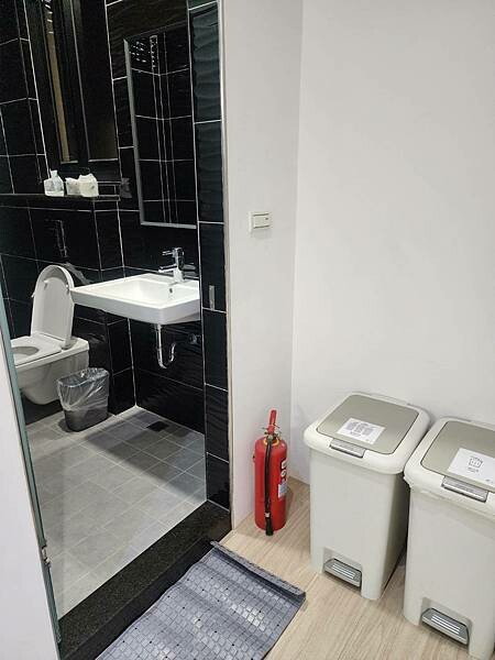 【台南住宿推薦】衡定理台南安平包棟民宿《澤居》電梯民宿的舒適空間及家的溫暖☆鄰近安平老街、漁光島、漁人碼頭