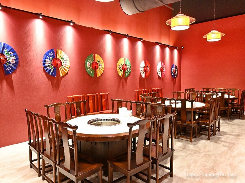 台中市南屯區小媳婦鐵鍋燉｜來自高雄人氣鐵鍋燉，台中首間店在這裡，道地東北鐵鍋燉，還有超好吃的玉米餅！