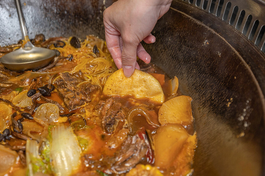 小媳婦鐵鍋燉台中旗艦店