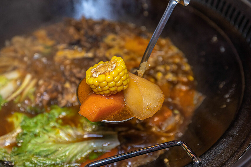 小媳婦鐵鍋燉台中旗艦店