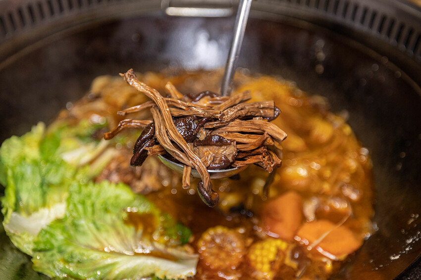 小媳婦鐵鍋燉台中旗艦店