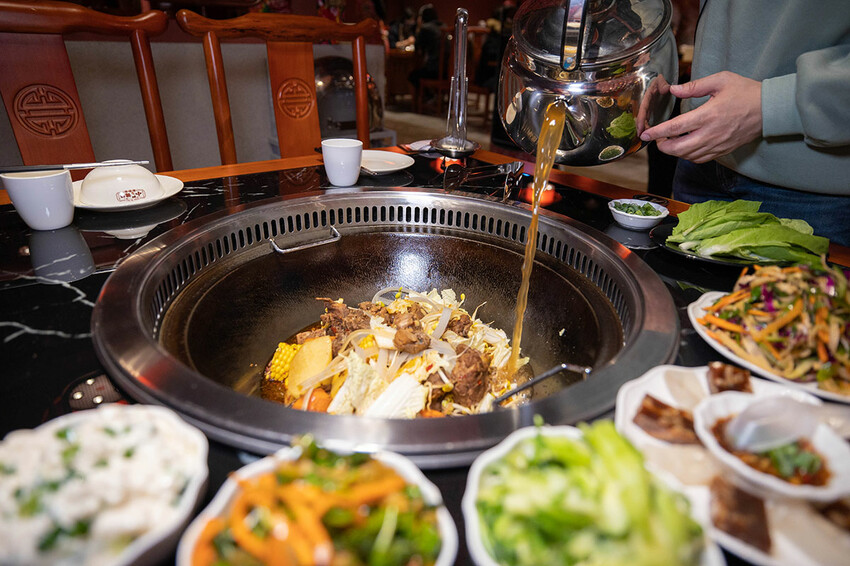 小媳婦鐵鍋燉台中旗艦店