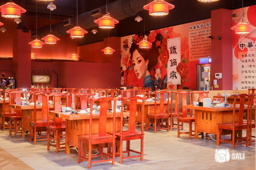 小媳婦鐵鍋燉｜台中南屯美食，高雄人氣鐵鍋燉進軍台中，推薦手工玉米餅、還有東北涼拌菜 - 莎笠，小日子