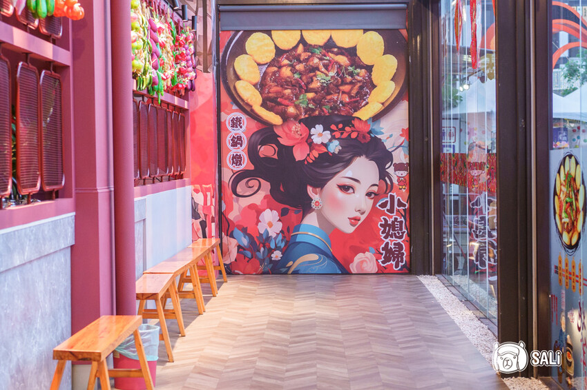 小媳婦鐵鍋燉｜台中南屯美食，高雄人氣鐵鍋燉進軍台中，推薦手工玉米餅、還有東北涼拌菜 - 莎笠，小日子
