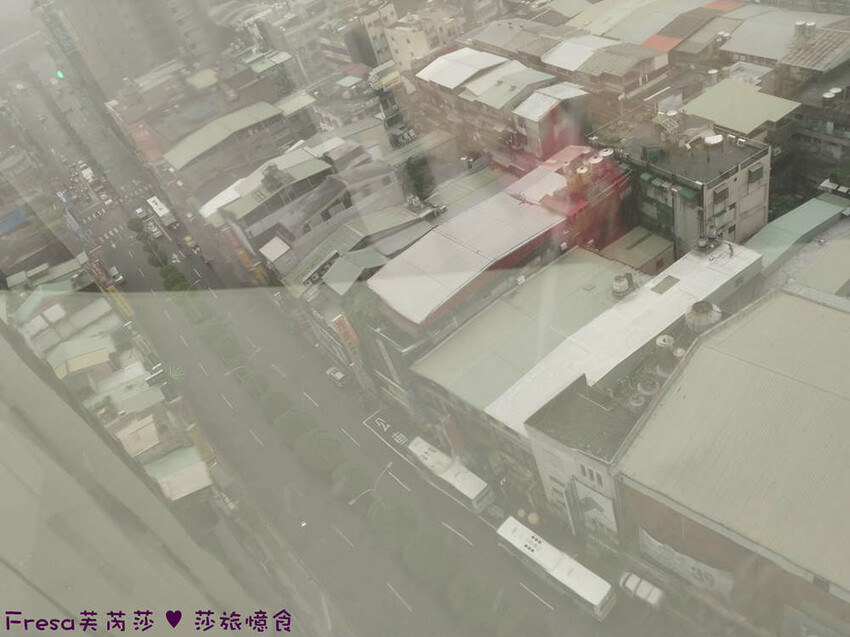 新北市三重區新北飯店【台北薇米商旅】台北橋捷運站走５分鐘.高樓遼闊日夜城景.樓下就有超商全聯電影院│三重飯店│天台影城│新北住宿