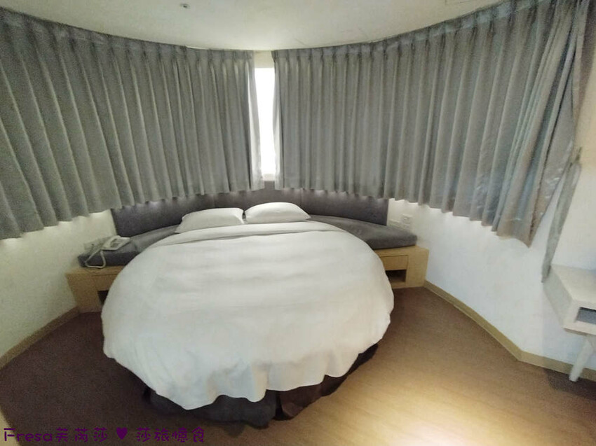 新北市三重區新北飯店【台北薇米商旅】台北橋捷運站走５分鐘.高樓遼闊日夜城景.樓下就有超商全聯電影院│三重飯店│天台影城│新北住宿