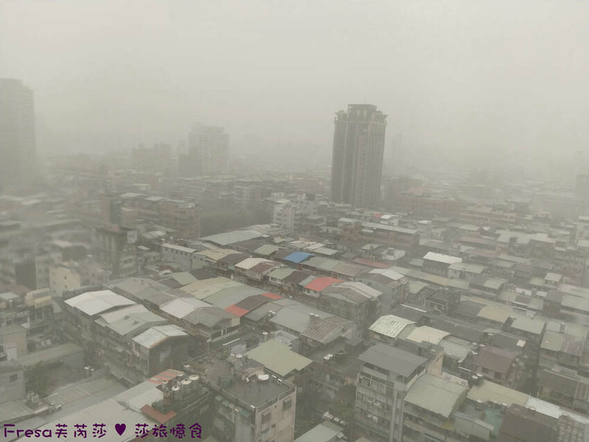 新北市三重區新北飯店【台北薇米商旅】台北橋捷運站走５分鐘.高樓遼闊日夜城景.樓下就有超商全聯電影院│三重飯店│天台影城│新北住宿