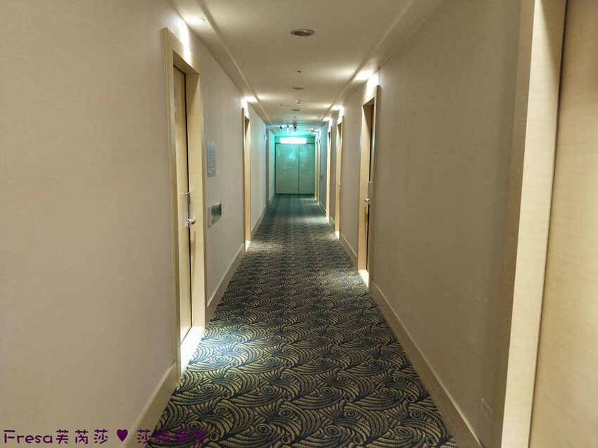 新北市三重區新北飯店【台北薇米商旅】台北橋捷運站走５分鐘.高樓遼闊日夜城景.樓下就有超商全聯電影院│三重飯店│天台影城│新北住宿