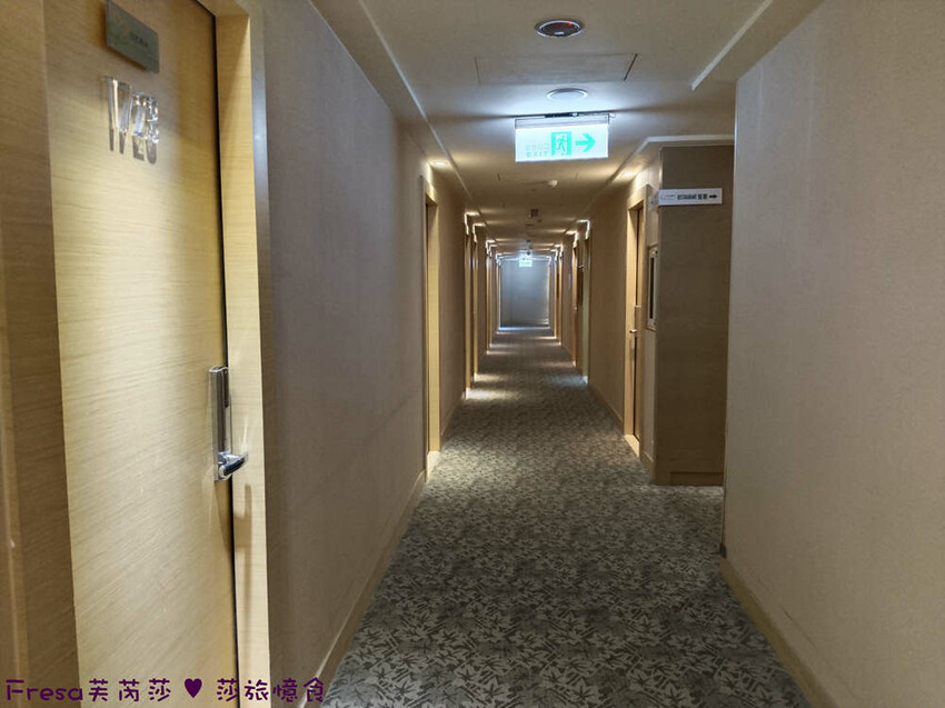 新北市三重區新北飯店【台北薇米商旅】台北橋捷運站走５分鐘.高樓遼闊日夜城景.樓下就有超商全聯電影院│三重飯店│天台影城│新北住宿